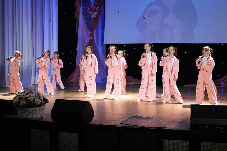 22.11.2025 - ЦКР "Оскол" - Праздничное мероприятие, посвящённое Дню матери