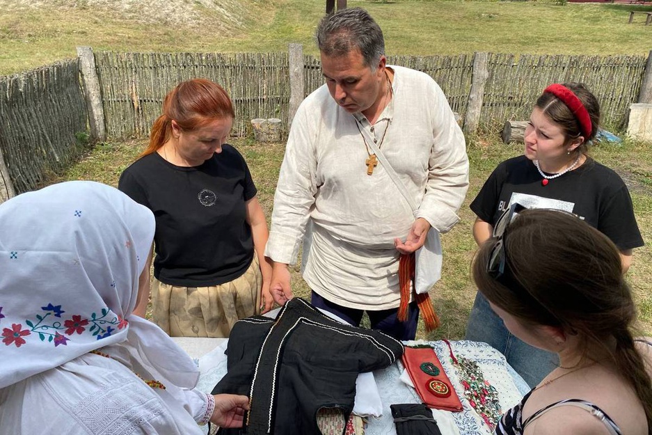 На этнографическом подворье Тростенецкого модельного сельского Дома прошла этно-встреча "О традиции традиционно"