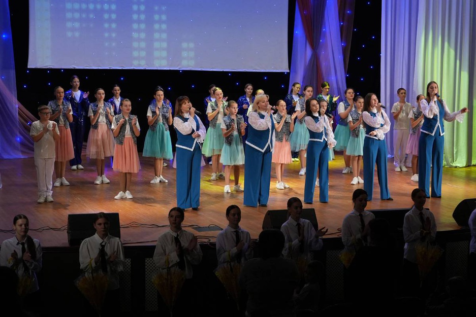 30.11.2025 - ЦКР "Оскол" - Праздничный концерт, посвящённый Дню матери