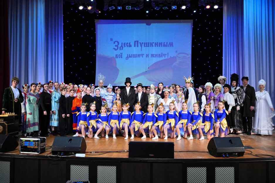 15.10.2025 - ЦКР "Оскол" - Премьера спектакля "Здесь Пушкиным всё дышит и живёт…"
