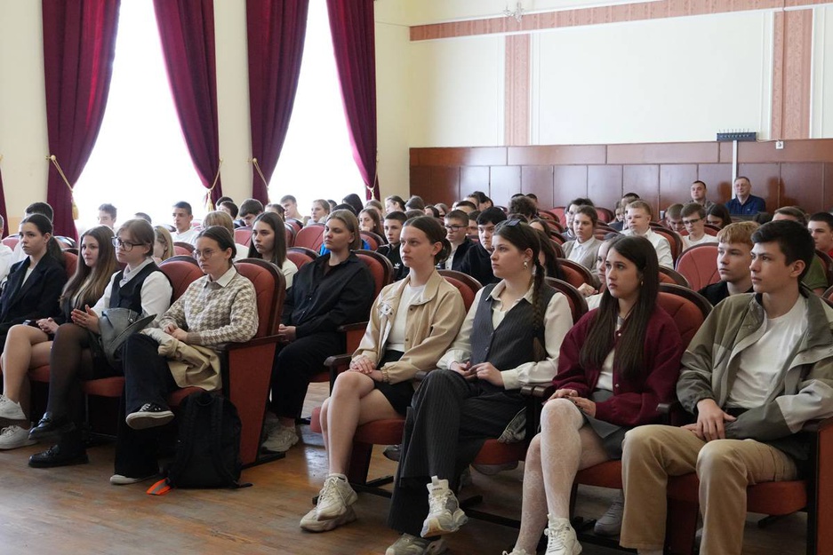 18.04.2025 - ОКДД ЦКР "Оскол" (Дом Дерябина) - Концерт Михаила Калинкина