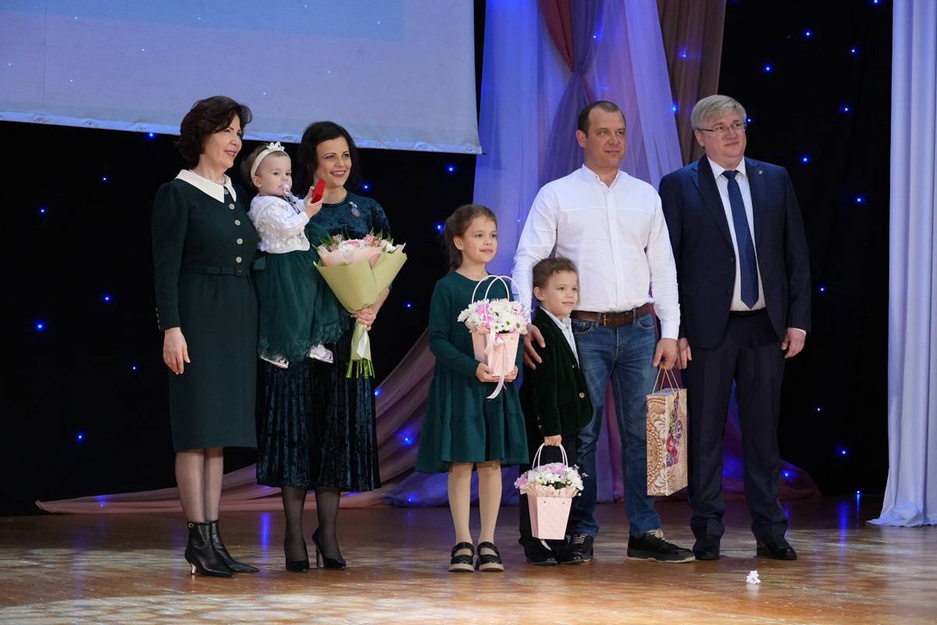 22.11.2025 - ЦКР "Оскол" - Праздничное мероприятие, посвящённое Дню матери