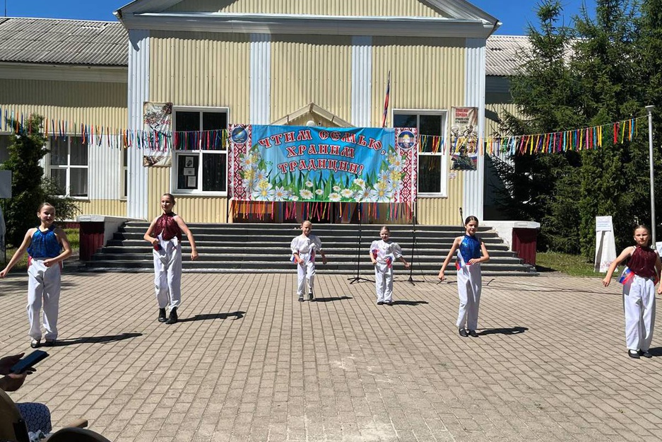 В селе Васильдол состоялся семейный фестиваль "Вышитое счастье"