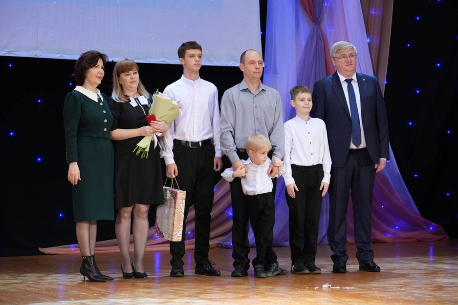 22.11.2025 - ЦКР "Оскол" - Праздничное мероприятие, посвящённое Дню матери