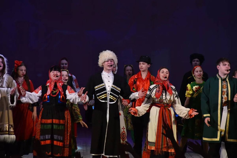 Творческие коллективы Тростенецкого МСДК культуры выступили на открытии Года единства народов России в Алексеевском округе