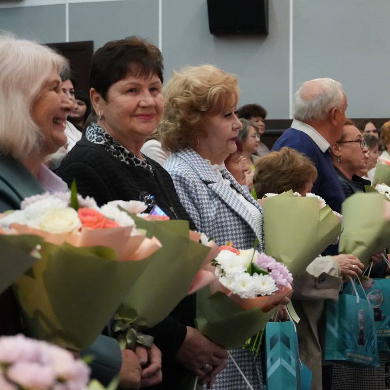 03.10.2025 - ЦКР "Оскол" - Торжественное мероприятие, посвящённое Дню учителя