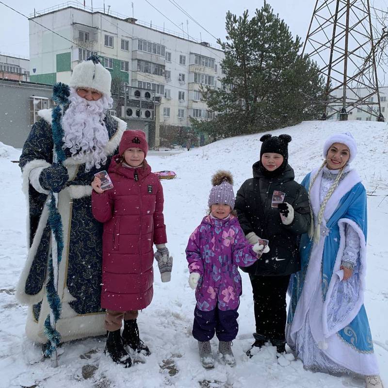 В Новооскольском округе проходит акция "Поздравление от Деда Мороза и Снегурочки"