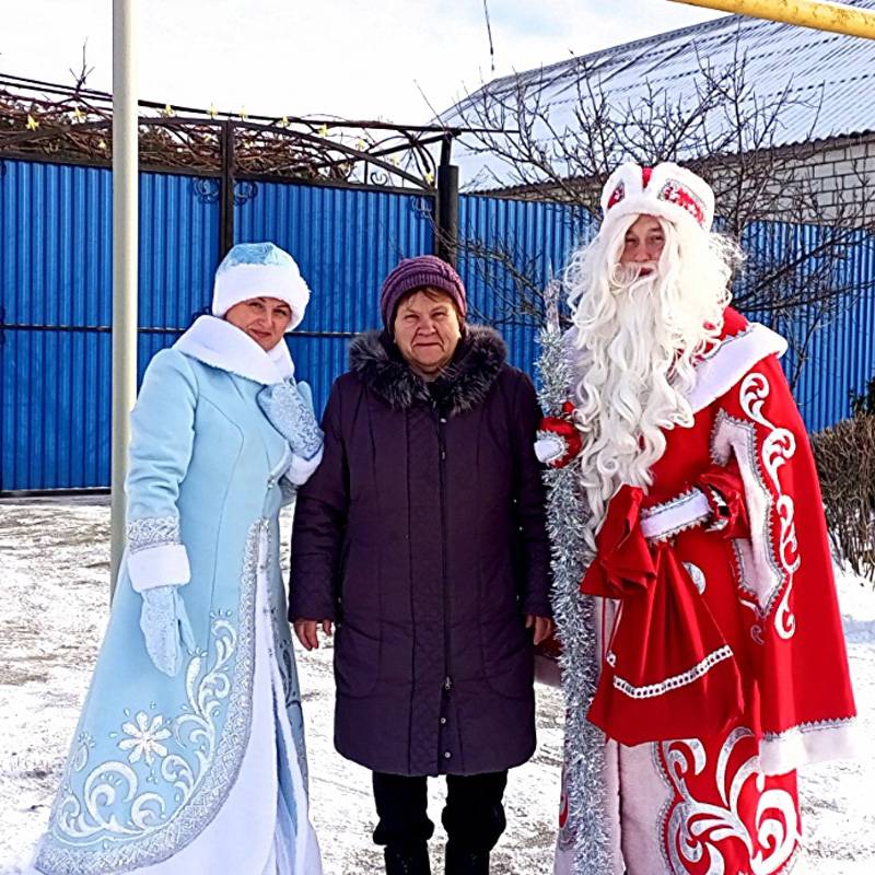 В Новооскольском округе проходит акция "Поздравление от Деда Мороза и Снегурочки"