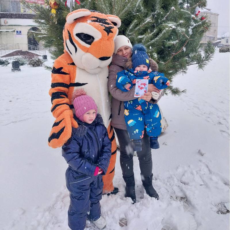 В Новооскольском округе проходит акция "Поздравление от Деда Мороза и Снегурочки"